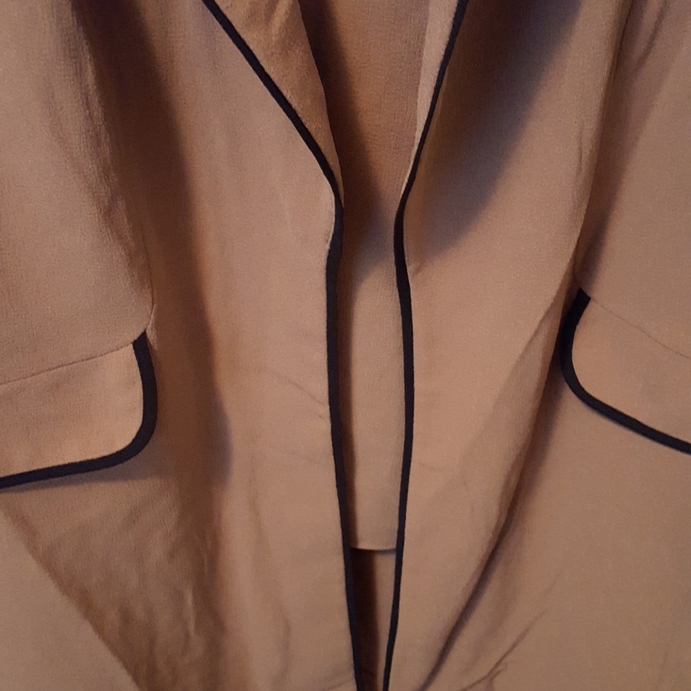 Womans Set: Long Jacket And Matching Shell - image 3